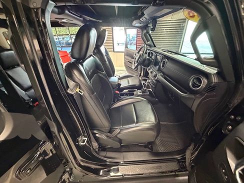 Used 2018 Jeep Wrangler Unlimited Sahara w/ Dual Top Group AWD/4WD image 49