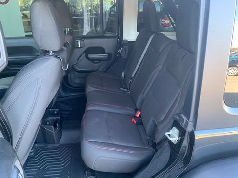 Used 2023 Jeep Wrangler Unlimited Rubicon AWD/4WD image 11
