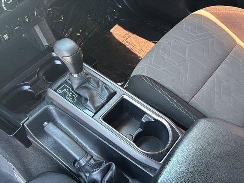 Used 2022 Toyota Tacoma TRD Off-Road AWD/4WD image 24