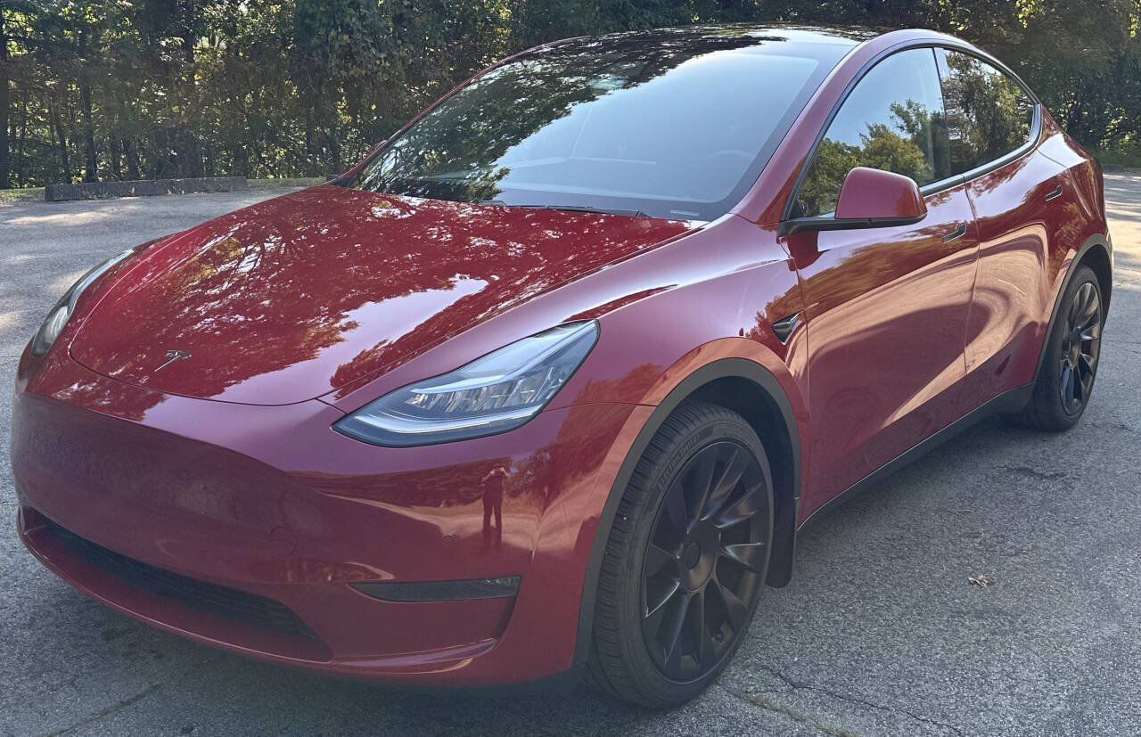 Used 2021 Tesla Model Y Long Range AWD/4WD image 1