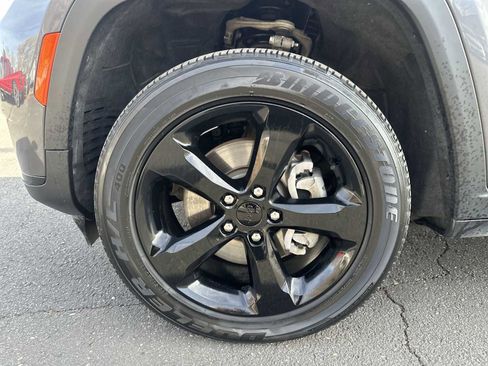 Certified 2023 Jeep Grand Cherokee L Laredo image 17