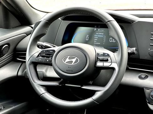 Used 2025 Hyundai Elantra Sport FWD image 30