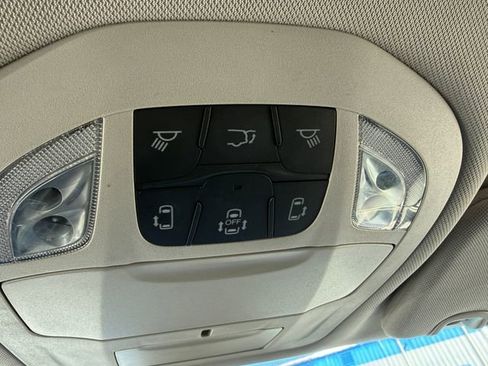 Used 2024 Chrysler Pacifica Touring-L image 16