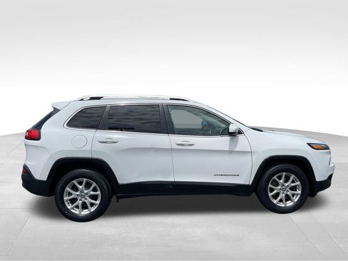 Used 2017 Jeep Cherokee Latitude w/ True North Edition AWD/4WD image 8