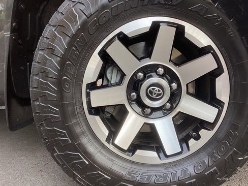 Used 2021 Toyota 4Runner Limited image 11