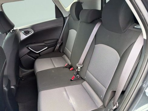 Used 2025 Kia Soul LX w/ LX Technology Package FWD image 21