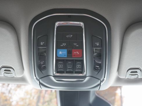 Used 2023 Jeep Wagoneer 4WD w/ Premium Group I image 22