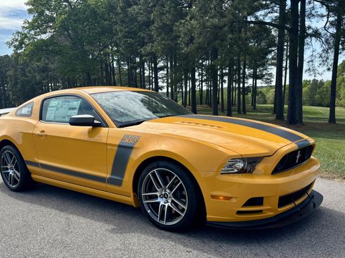 Used 2013 Ford Mustang Boss 302 image 4