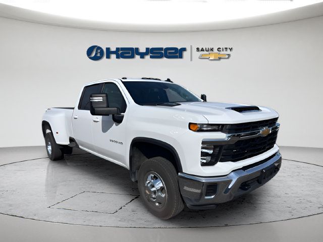 Used 2026 Chevrolet Silverado 3500 LT AWD/4WD image 2