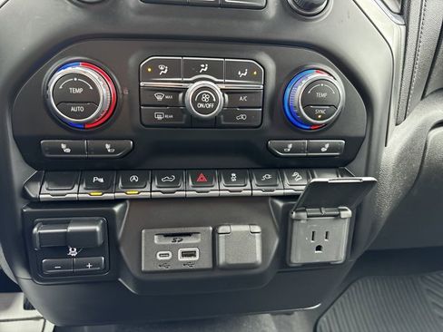 Used 2022 Chevrolet Silverado 1500 LT w/ Z71 Off-Road Package image 24