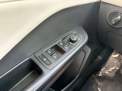Used 2025 Volkswagen Taos SE AWD/4WD image 25