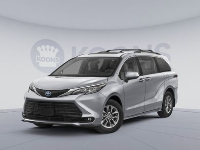 New 2025 Toyota Sienna XLE