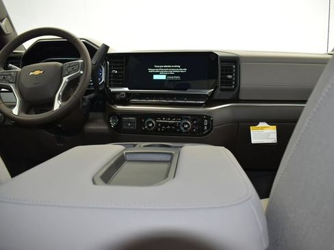 Used 2026 Chevrolet Silverado 1500 LT w/ Z71 Off-Road Package AWD/4WD image 19