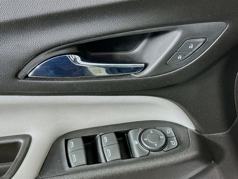 Used 2020 Chevrolet Equinox LS FWD image 15