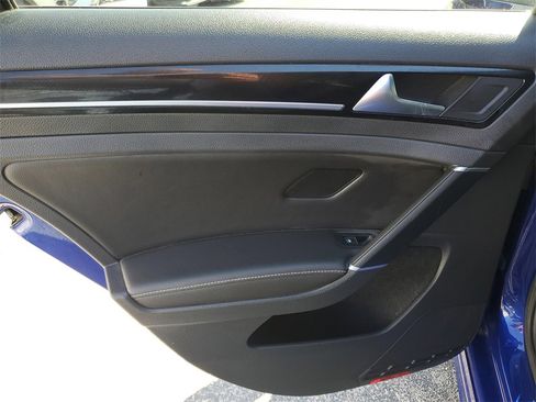 Used 2017 Volkswagen Golf R 4-Door image 11