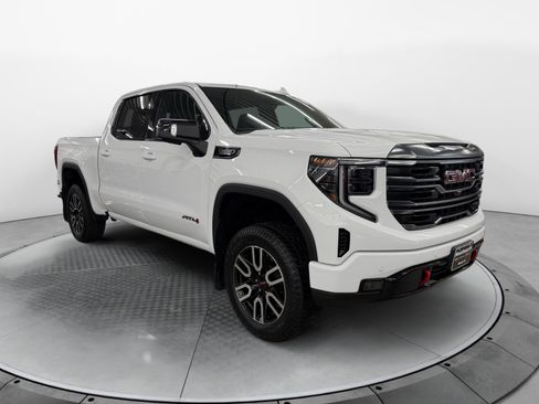 Used 2024 GMC Sierra 1500 AT4 w/ Technology Package AWD/4WD image 4