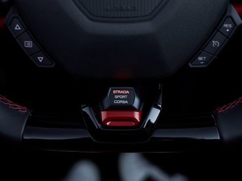 Used 2024 Lamborghini Huracan EVO image 47