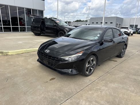 Used 2023 Hyundai Elantra SEL w/ Convenience Package FWD image 4
