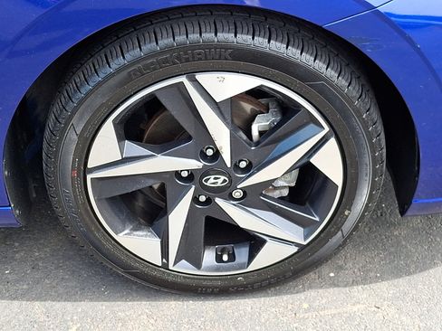 Used 2023 Hyundai Elantra SEL w/ Convenience Package FWD image 8