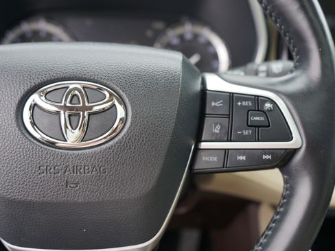 Used 2022 Toyota Highlander Limited image 14