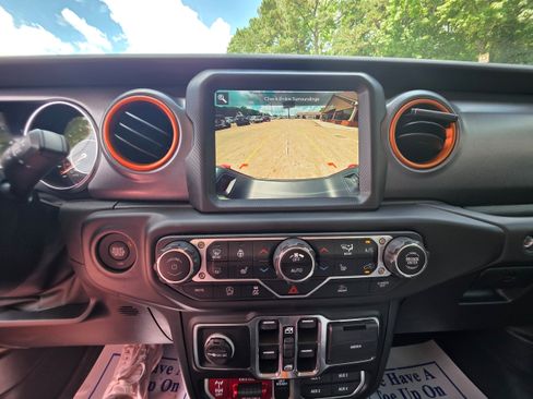 Used 2023 Jeep Gladiator Mojave w/ LED Lighting Group AWD/4WD image 11