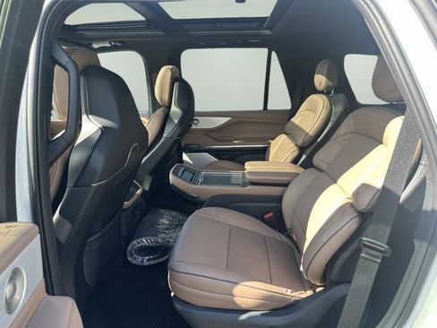 New 2026 Lincoln Navigator Black Label AWD/4WD image 10