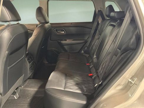 Used 2022 Nissan Rogue Platinum w/ Head-Up Display Package image 14