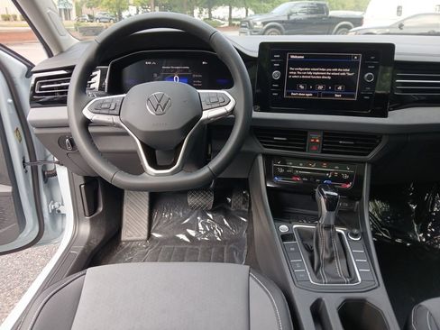 New 2027 Volkswagen Jetta SE FWD image 13