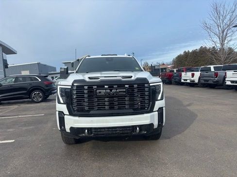 Used 2025 GMC Sierra 3500 Denali Ultimate image 3