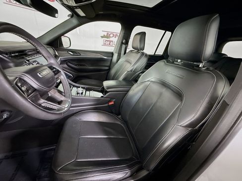 Used 2023 Jeep Grand Cherokee Overland image 28