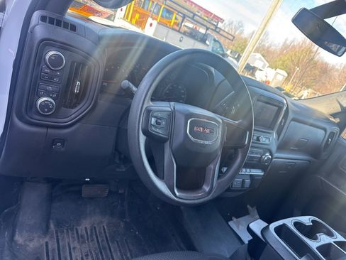 Used 2021 GMC Sierra 1500 4x4 Crew Cab w/ Sierra Value Package image 17