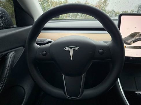 Used 2020 Tesla Model Y Long Range image 25