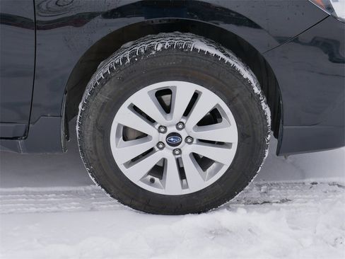 Used 2019 Subaru Outback 2.5i Premium image 10