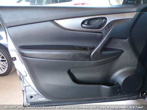 Used 2017 Nissan Rogue Sport S w/ S Appearance Package FWD image 13