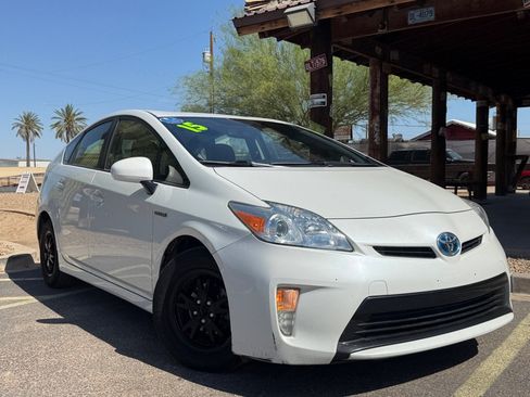 Used 2015 Toyota Prius Two FWD image 2