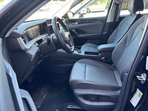 Used 2026 Volkswagen Tiguan SE FWD image 28