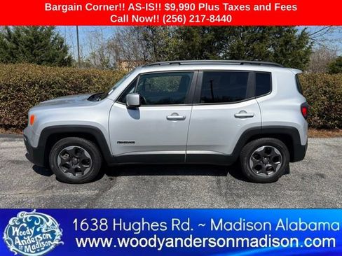 Used 2015 Jeep Renegade Latitude w/ Cold Weather Group II image 3