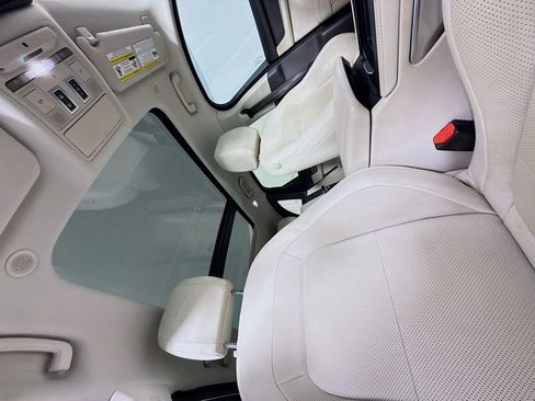 Used 2021 Jaguar F-PACE S image 33