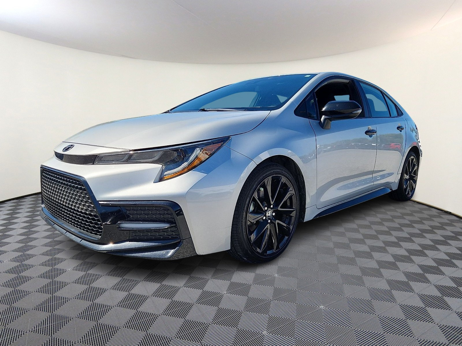 Used 2021 Toyota Corolla SE w/ Carpet Mat Package (TMS) FWD image 3