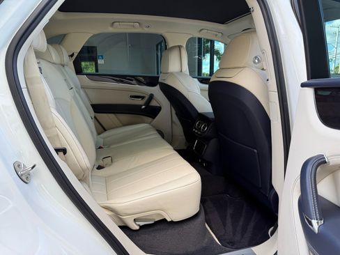 Used 2020 Bentley Bentayga image 23