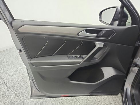 Used 2022 Volkswagen Tiguan SE FWD image 14