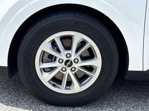Used 2022 Kia Carnival LX FWD image 11