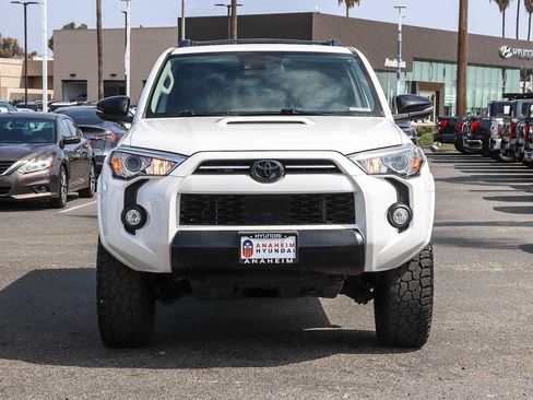 Used 2020 Toyota 4Runner Venture w/ Moonroof Package AWD/4WD image 2