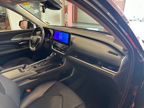 Certified 2024 Toyota Grand Highlander AWD image 17