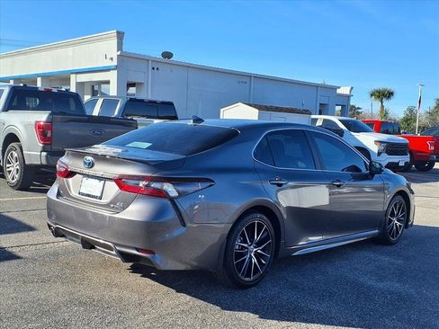 Used 2024 Toyota Camry SE image 2