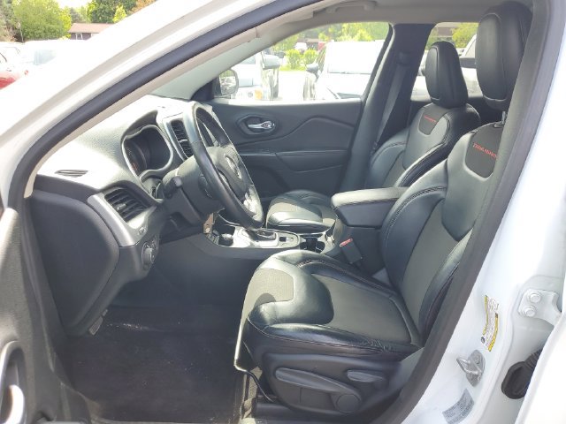 Used 2016 Jeep Cherokee Trailhawk w/ Cold Weather Group AWD/4WD image 13