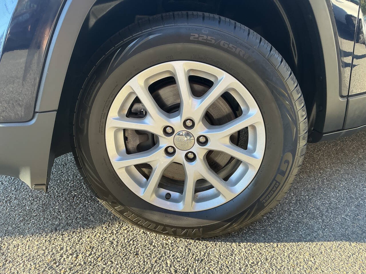 Used 2016 Jeep Cherokee Sport AWD/4WD image 10