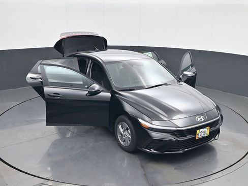 New 2026 Hyundai Elantra SE image 29