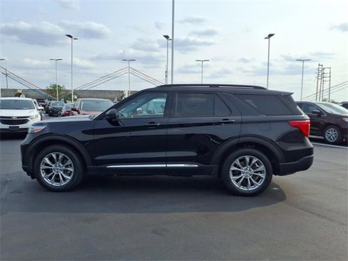 Used 2023 Ford Explorer XLT w/ Equipment Group 202A image 4