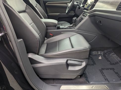 Used 2022 Volkswagen Atlas SE w/ Black Wheel Package FWD image 38
